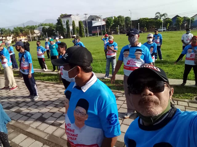 Cabup Nomor Urut 2, Haji Hendy, Jaga Kebugaran dengan Senam 2 Jari di Rambipuji